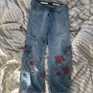 Skinny Jeans with flower embroidering